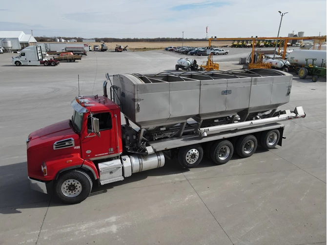 Doyle Mfg. 24 Ft. Side Discharge Unload Truck Mount Tender