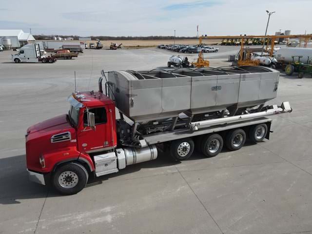 24 Ft. Side Discharge Unload Truck Mount Tender